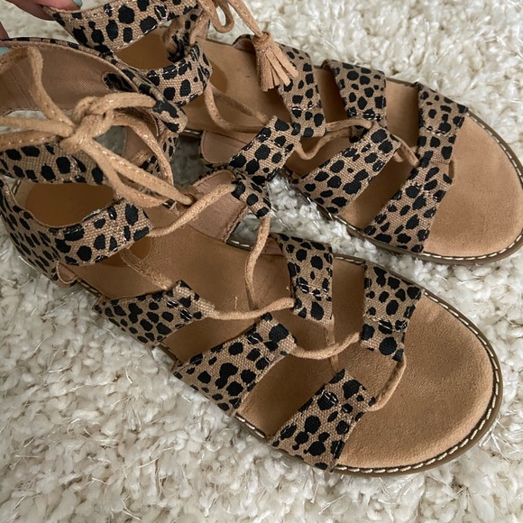 Old Navy Shoes - Women’s Animal print Gladiator Sandler’s size 7
